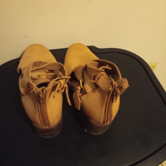 Olive Street boots - Picture 4 of 4